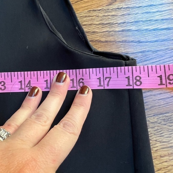 𝅺VINCE Black mock neck pleated sleeveless stretchy top size XS - Picture 7 of 8